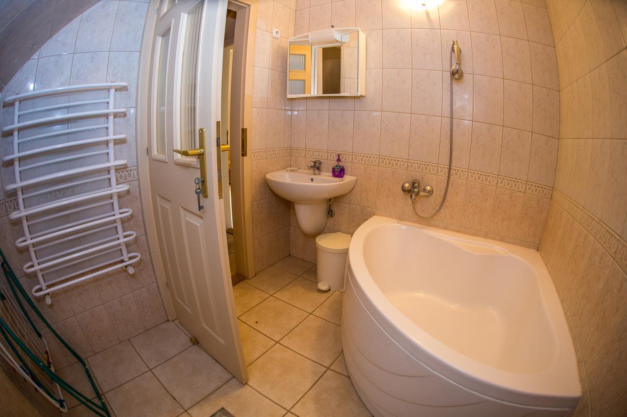 Aqua Line Apartmanház Hajduszoboszlo Ngoại thất bức ảnh