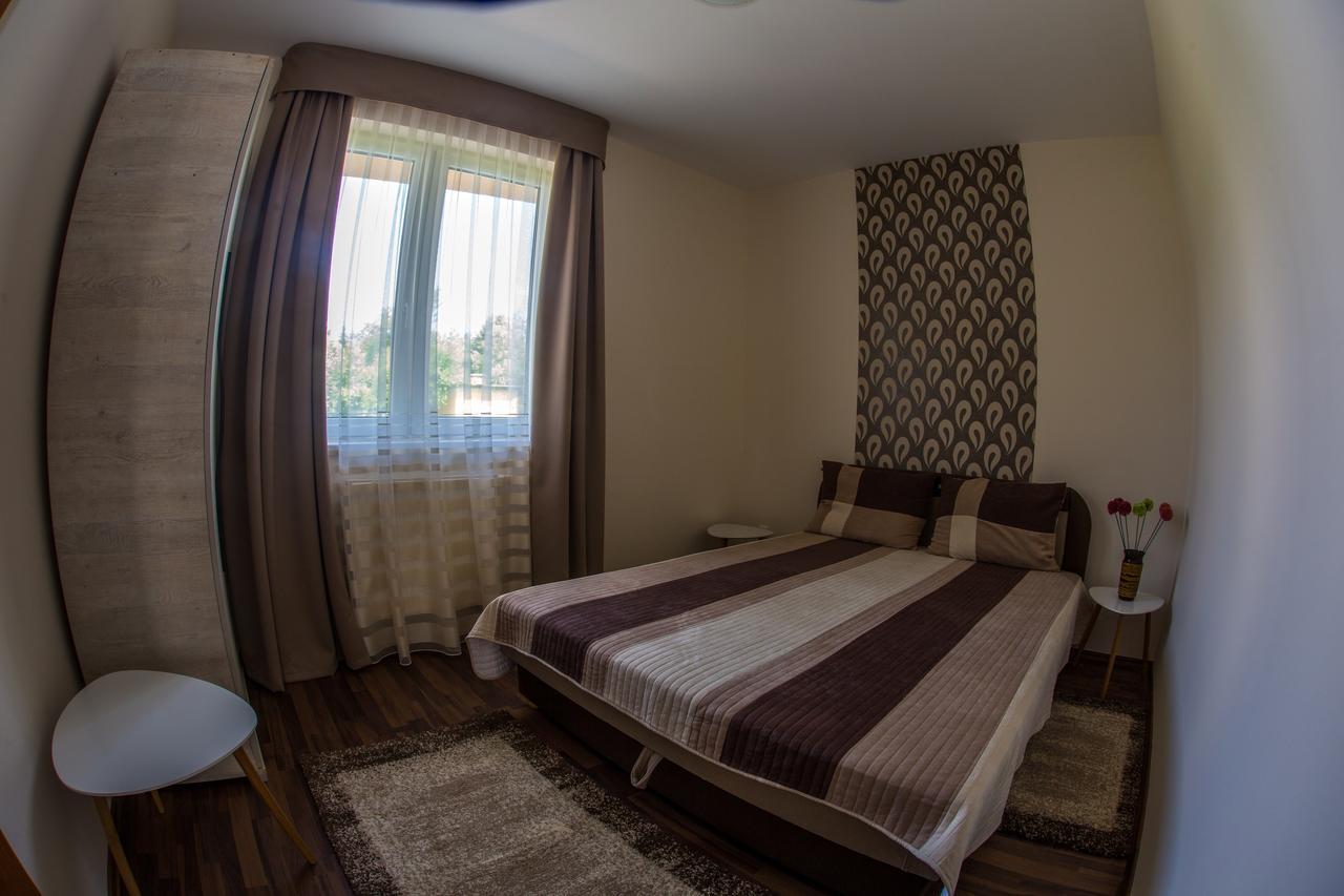 Aqua Line Apartmanház Hajduszoboszlo Ngoại thất bức ảnh