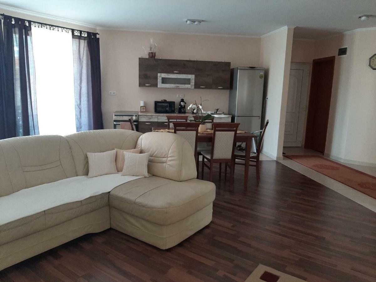 Aqua Line Apartmanház Hajduszoboszlo Ngoại thất bức ảnh